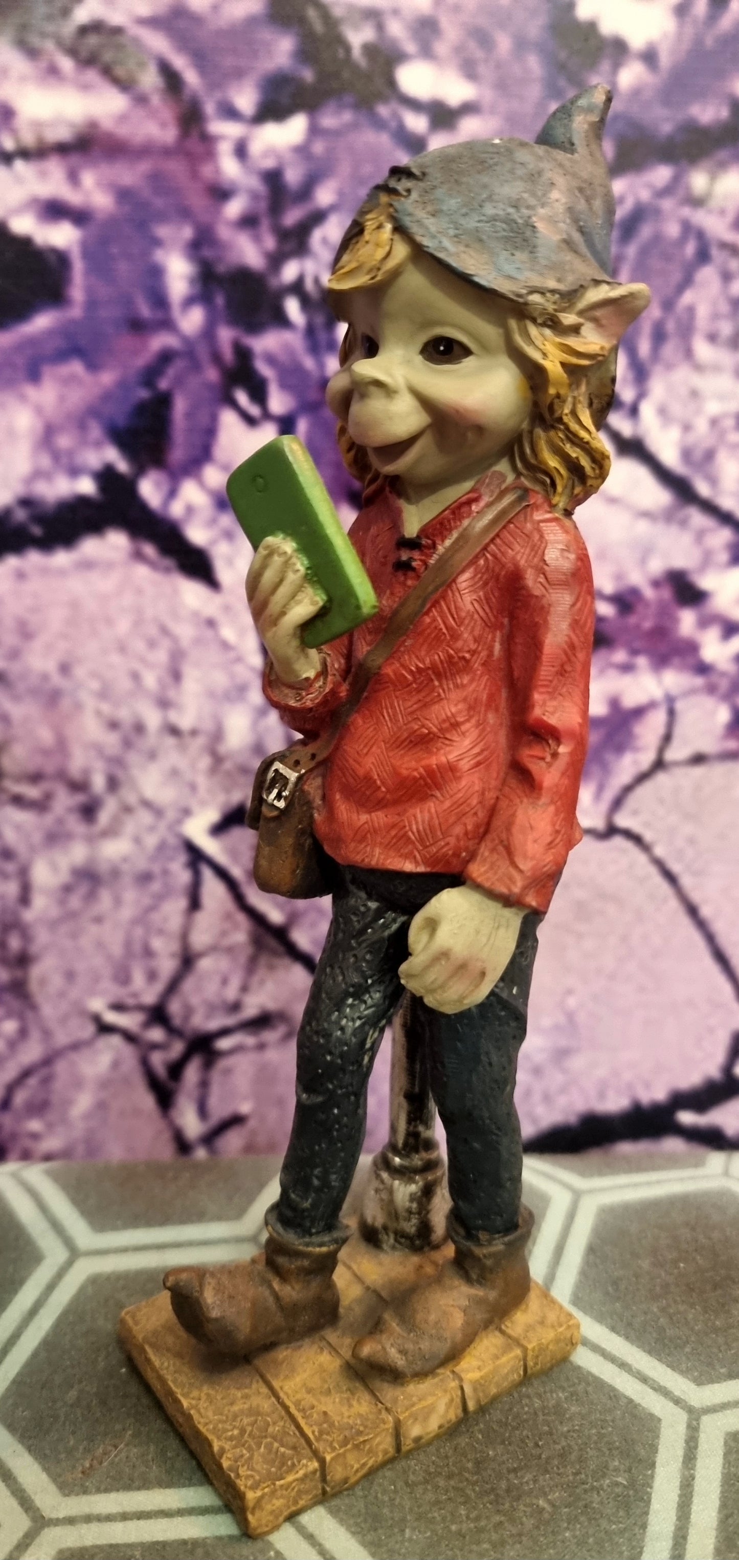 PIXIE CON BORSELLO E SMARTPHONE
