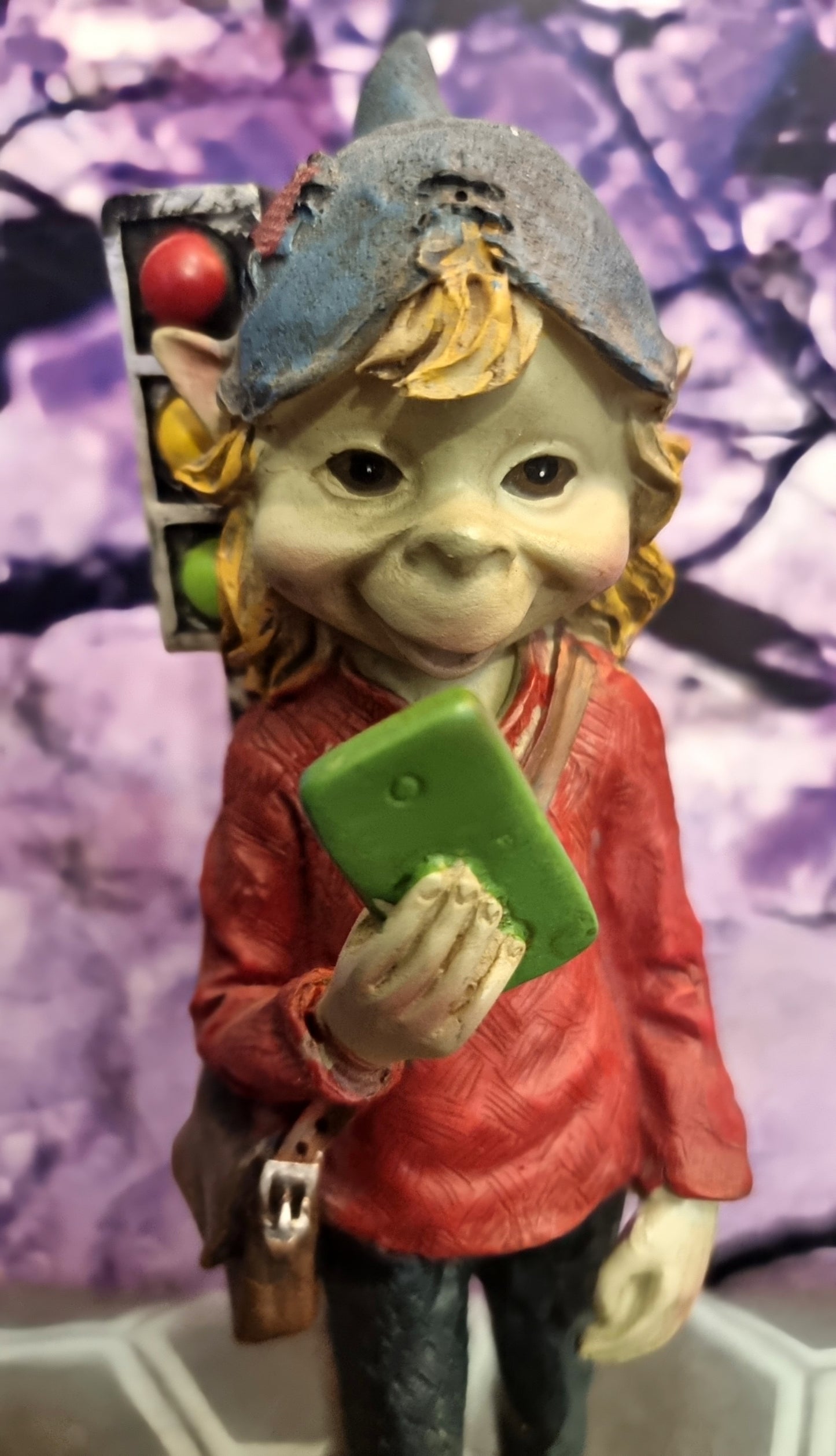 PIXIE CON BORSELLO E SMARTPHONE