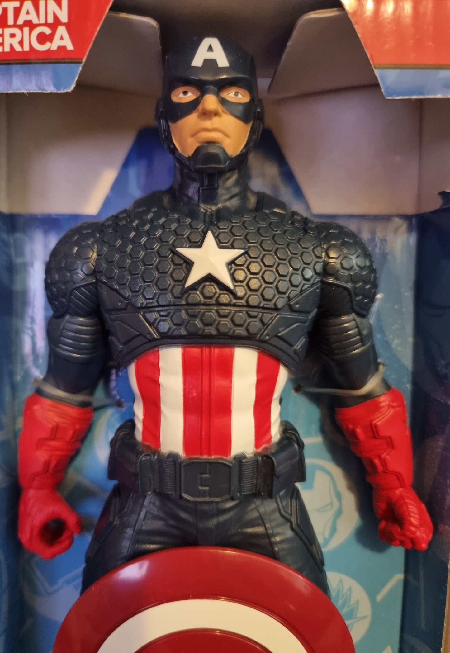 ACTION FIGURES CAPTAIN AMERICA