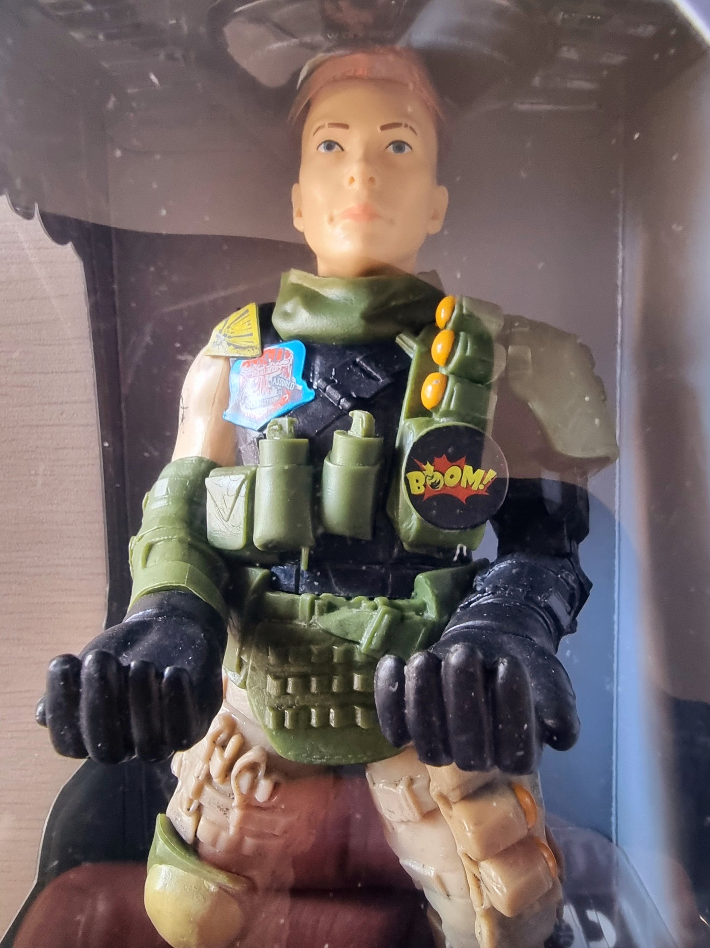 STATUETTA SUPPORTO RICARICA CABLE GUY
