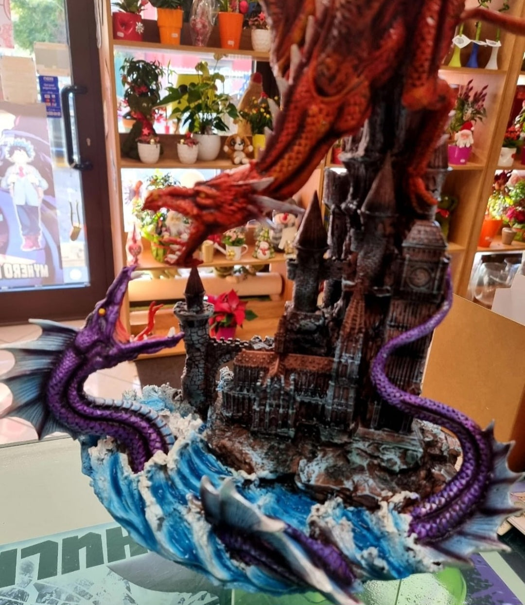 DRAGO CON SERPENTE MARINO E
CASTELLO