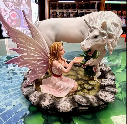 FATA CON UNICORNO